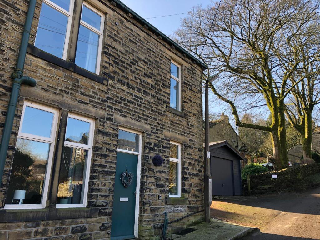 Hill Cottage Image 1