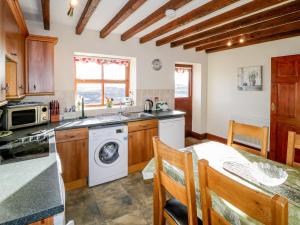 Whalebone Cottage Image 1