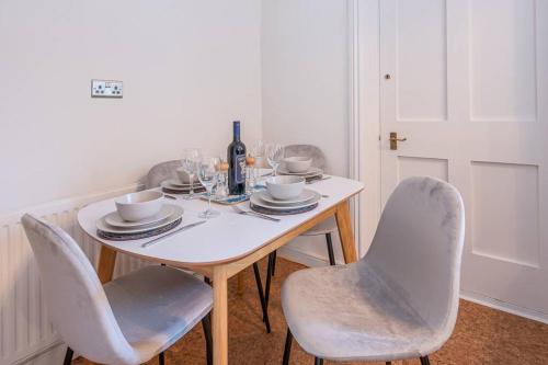 Cosy Mill Workers Cottage Heritage Saltaire Image 3