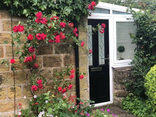 Scalby Grove Cottage Image 1