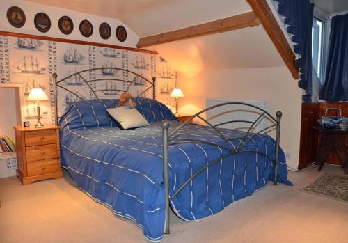 Captains Cabin Image 3