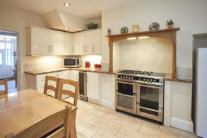 Host & Stay - Brook Villa Image 1