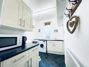 Hill Cottage Image 2