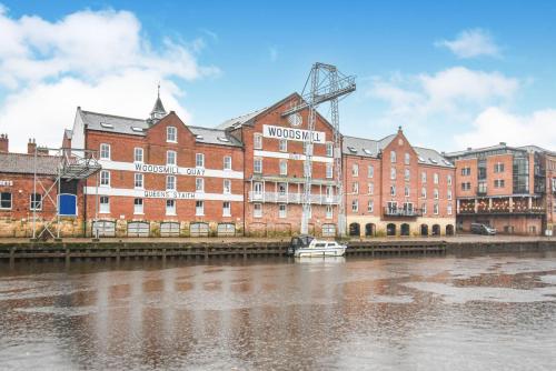 Riverside Apartment at Woodsmill Quay Image 2