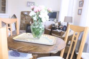 Kikas Cottage Image 3