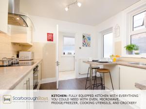 Beautiful Victorian Townhouse Great location close to THE BEACH and Peasholm Park with FREE PARKING SLEEPS 9 Image 2