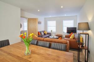 Host & Stay - The Birds Nest Apartment Image 9