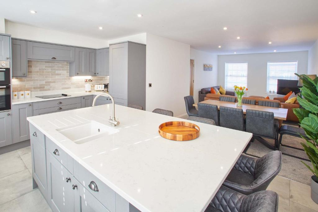 Host & Stay - The Birds Nest Apartment Image 11