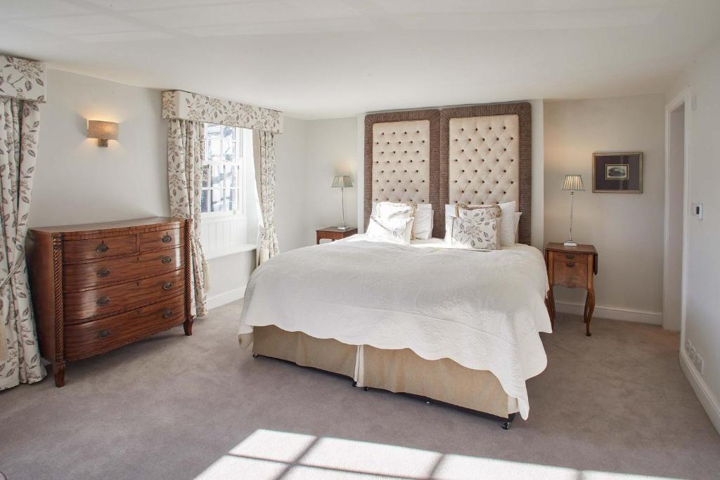 Host & Stay - Tithe Cottage Image 2