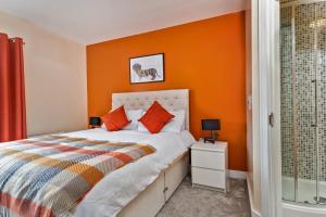 Exclusive - Stunning City Centre House! Parking Image 1