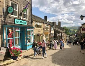 Withens Way Holiday Cottage, 2 Bedrooms, Haworth Image 1