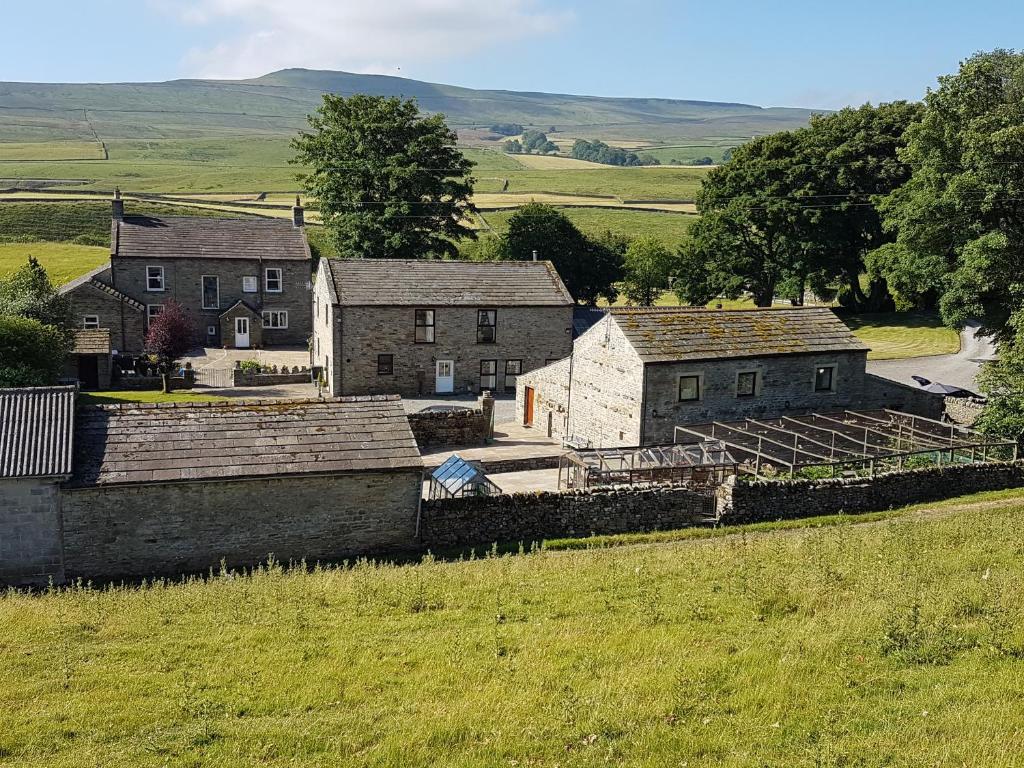 Old Camms Holiday Cottages Image 1