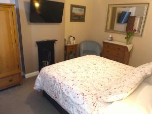 Lyndene Image 1
