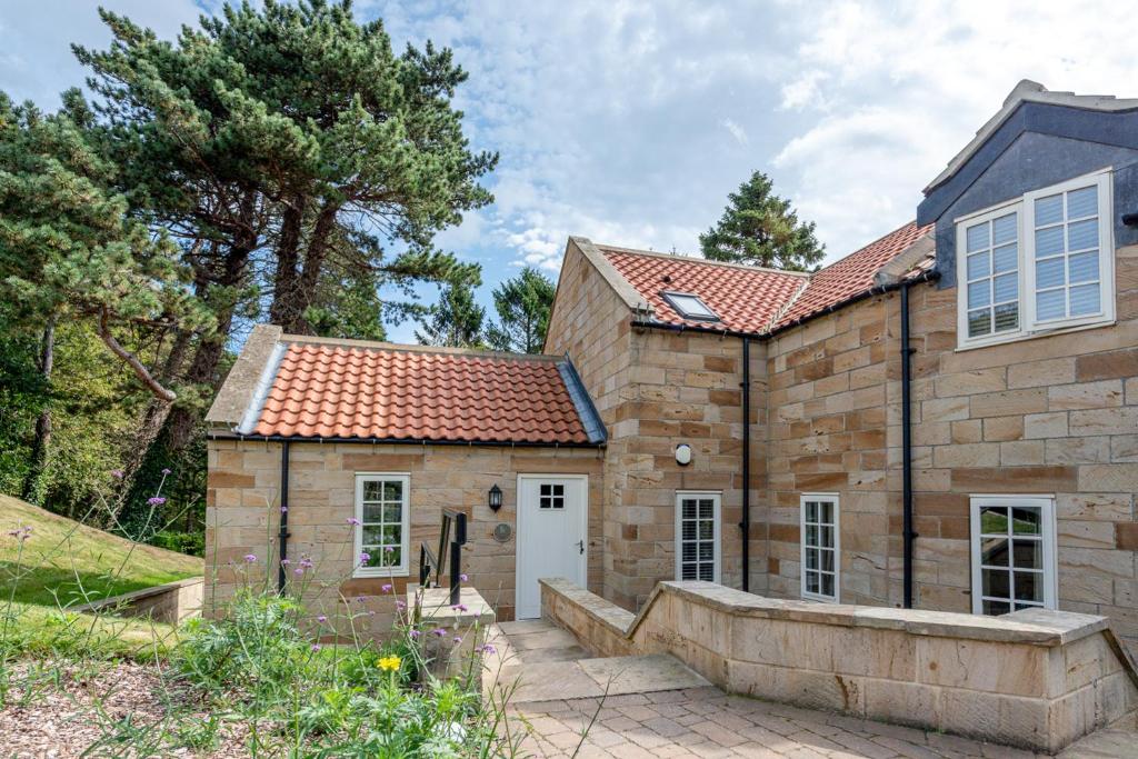 Discovery Cottage Image 1