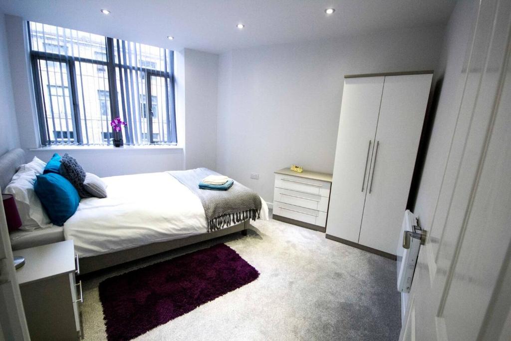 StayZo - Executive City Centre Apartment 2 Image 2