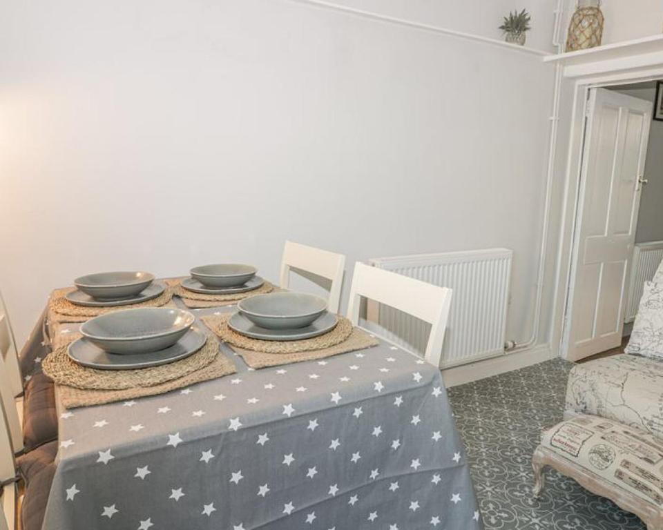 Captains Cottage Image 3