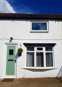 Ladybird Cottage, Dog Friendly, Couples or Small families, Yorkshire Wolds - Countryside and Coast Image 1