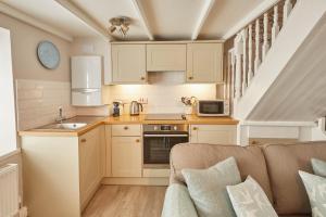 Host & Stay - Jet Cottage Image 4
