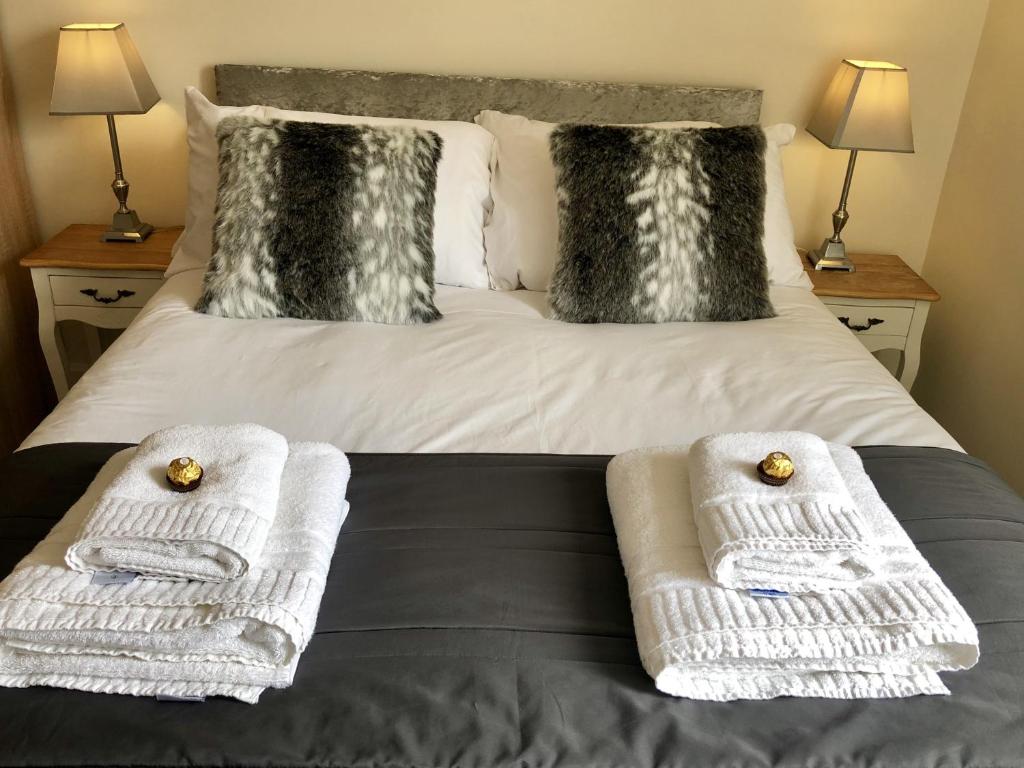 Vikings Two Bedroom Apartment With Free Parking. Image 1