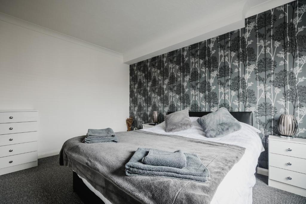 Hullidays - 'Old School Penthouse' Trinity Square Image 8