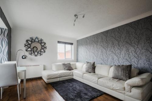 Hullidays - 'Old School Penthouse' Trinity Square Image 2