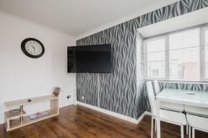 Hullidays - 'Old School Penthouse' Trinity Square Image 1