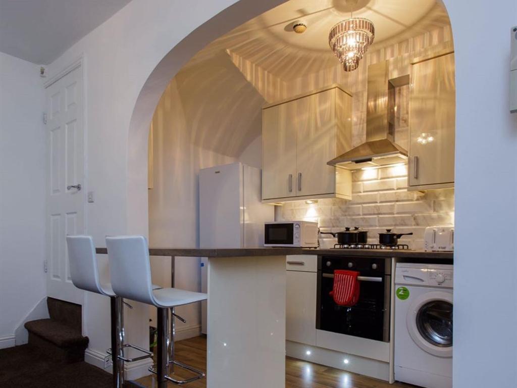 Shaftesbury Apartment Image 1