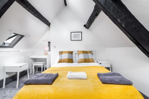 Whitby Central, 2mins Walk from Beach, Pet Friendly Image 1