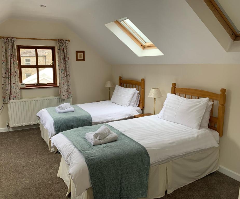 Fox and hounds starbotton Image 5