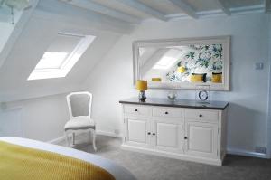 White Linen Whitby, Room Only Image 1