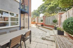 Host & Stay - Caedmons Prospect Image 2