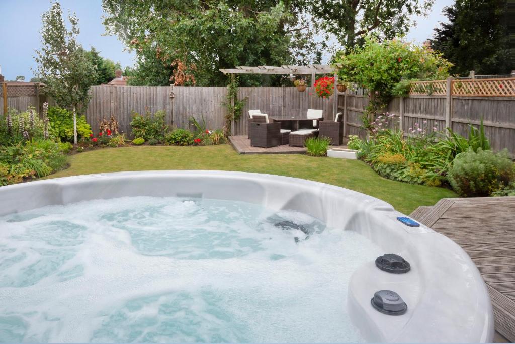 Woodlea House with Hot tub Image 2