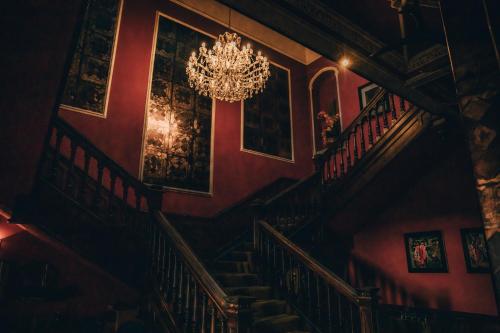 Falcon Manor Hotel