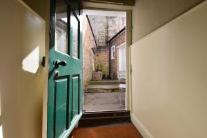 87 Micklegate · 87 Micklegate, YORK Image 3