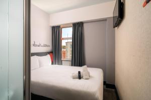 easyHotel Leeds Image 6