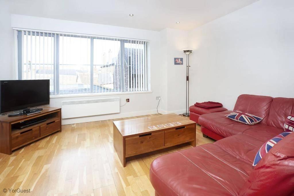 Apartment 11 Popeshead Court Image 1