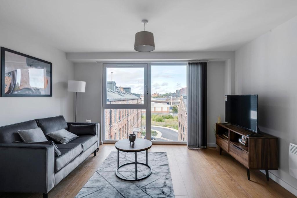 Spacious 1 Bedroom Apartment in a Converted Mill Image 1