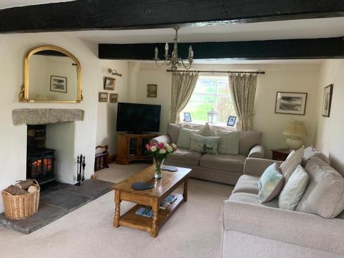 Royds Hall Cottage Image 3