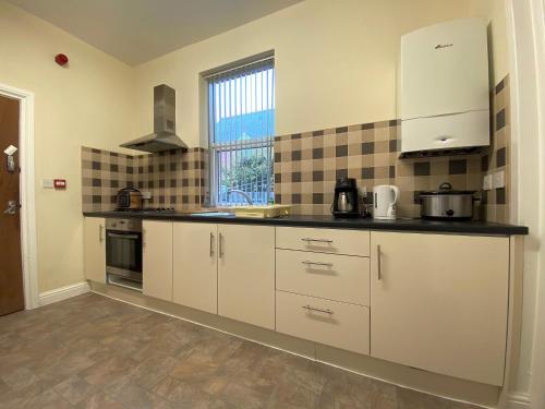 Spacious Victorian Double Room Image 2