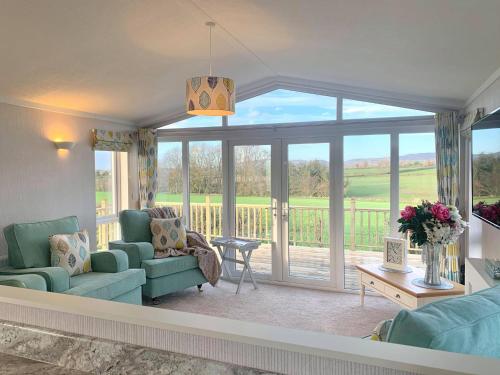 The Hollin Retreat at Hollin Barn Lodge Park Image 1