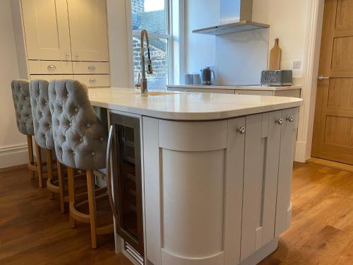 Wells House luxury 2 bedroom apartment Image 2