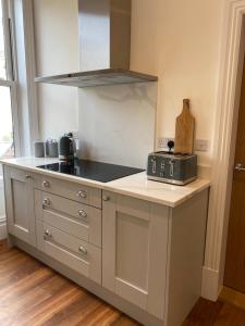 Wells House luxury 2 bedroom apartment Image 3