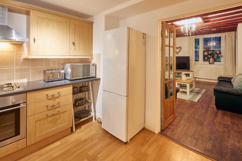 Host & Stay - Cobble Cottage Image 1
