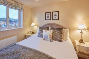Host & Stay - Pecks Cottage Image 1