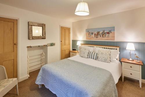 Host & Stay - Seashell Cottage Image 1