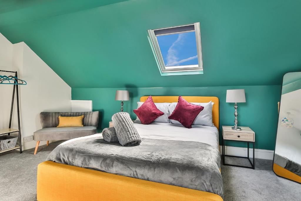 Hidden Gem-Open To Book-Super Location Image 3