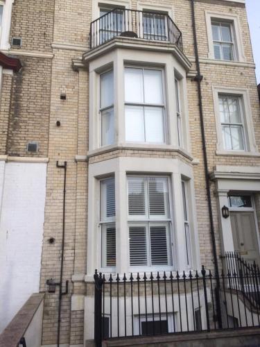 Rockcliffe Boutique 2-Bed Apartment in Whitby Image 2