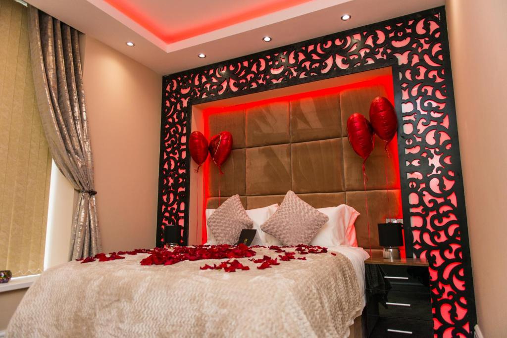 Aphrodite Suites Huddersfield Image 3