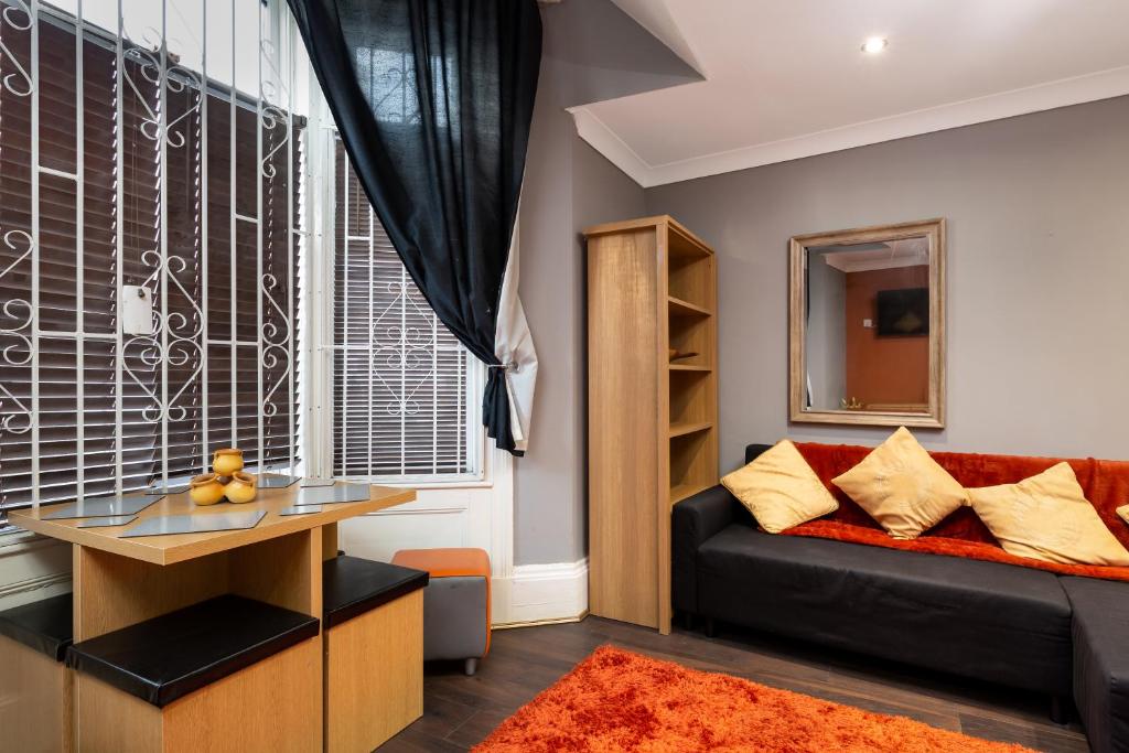 Stockton Town Centre Apartments free parking and Wi-Fi Image 2