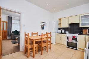Comfortable 3 Bed Cottage in The Heart of Skipton Image 1